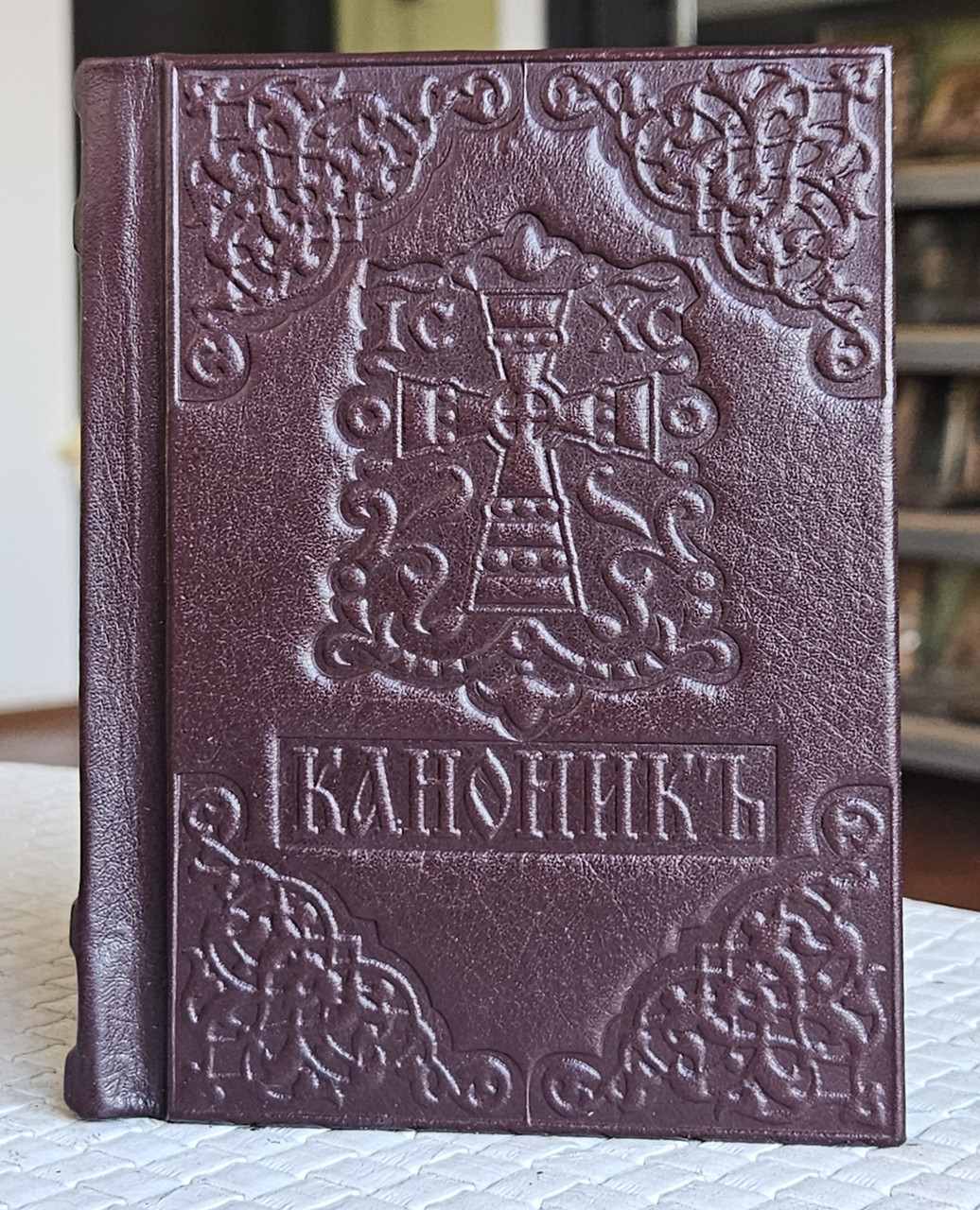 Книга Каноник церковнослов'янською мовою, шкіра оклад, розмір книги 10*14, крупний шрифт. Почаївська Лавра