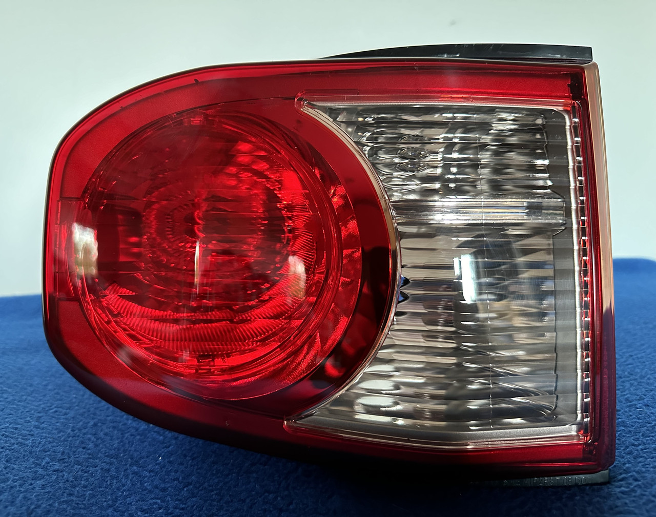 Оригінальний задній лівий ліхтар toyota fj cruiser 06 — 14