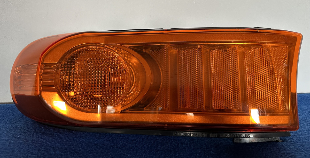 Оригінальний покажчик повороту правий toyota fj cruiser 06-14, фото 1