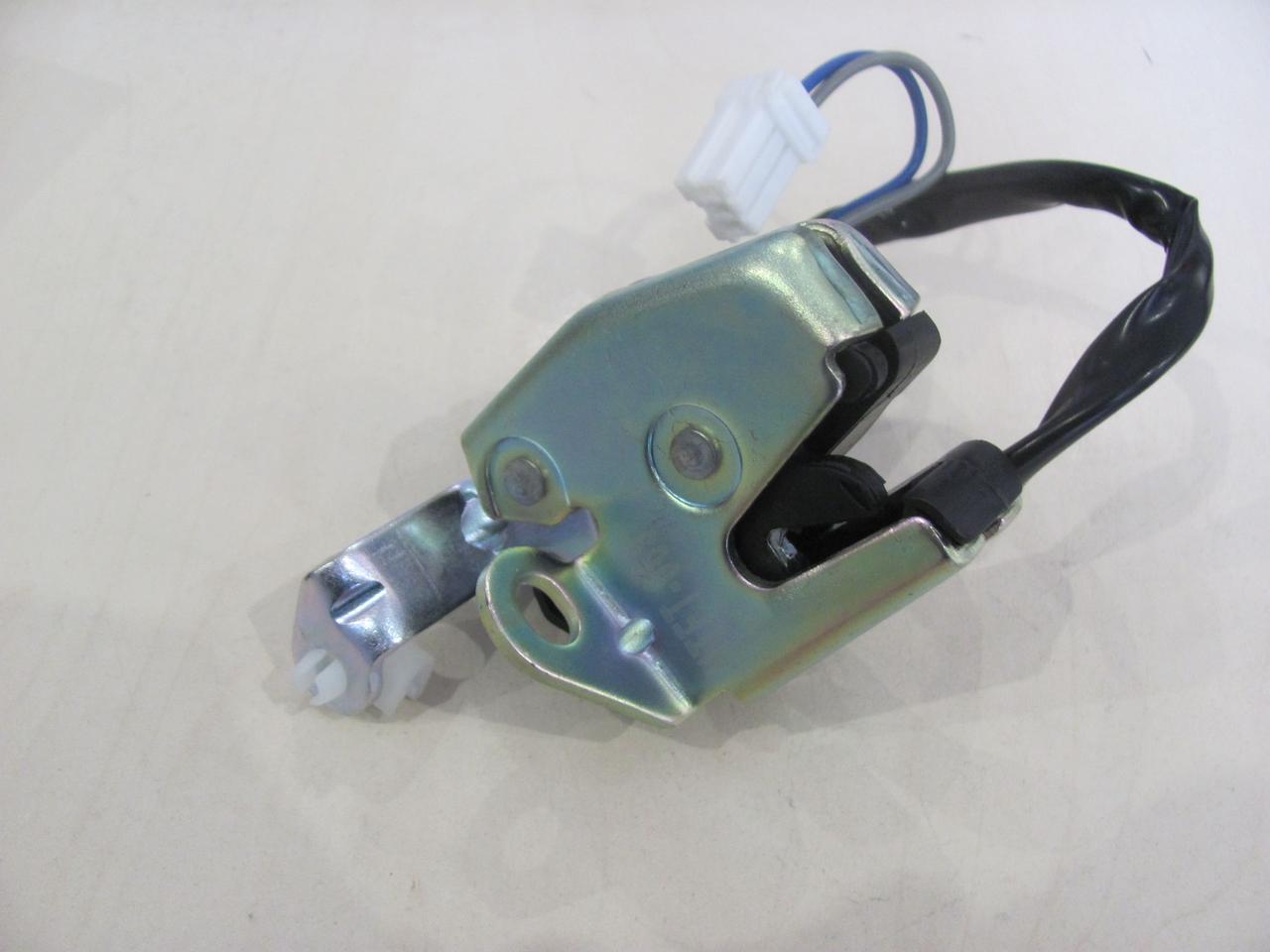 Замок задніх лівих розпашних дверей нижній 2-конктактный Fiat Doblo | 01-09 | NTY EZC-FT-069