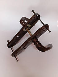 Ручка на планці під ключ Аріко міжвісь 55 мм коричнева