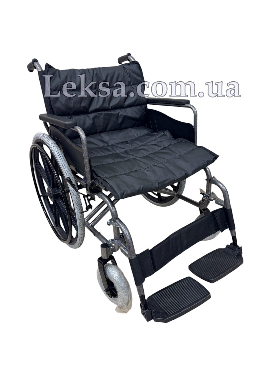 Крісло колісне з ручним приводом FS951B