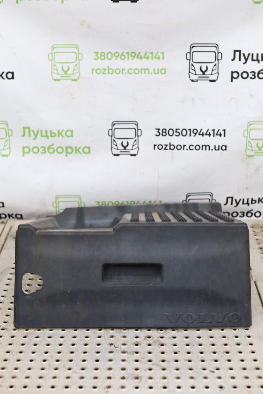 Кришка АКБ б/в VOLVO FM (22078125, 22078106) оригінал, 650х290х620 мм