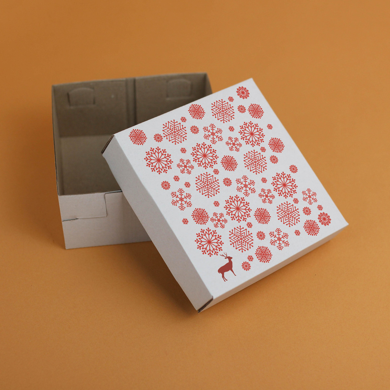 Коробка на Новий рік для Подарунків "Сніжинки" 150*150*70 мм, фото 1