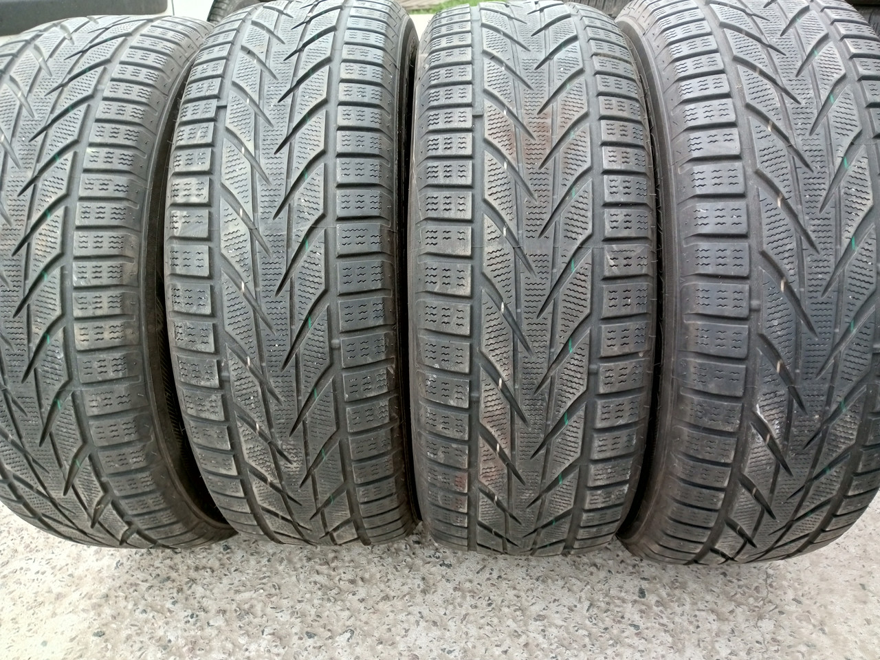 Комплект зимових шин 225/60/17,Toyo snowprox,з Германії без пробігу по Україні