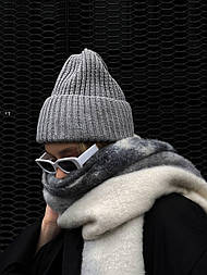 Жіноча шапка об'ємної в'язки з підворотом однотонна 7707517