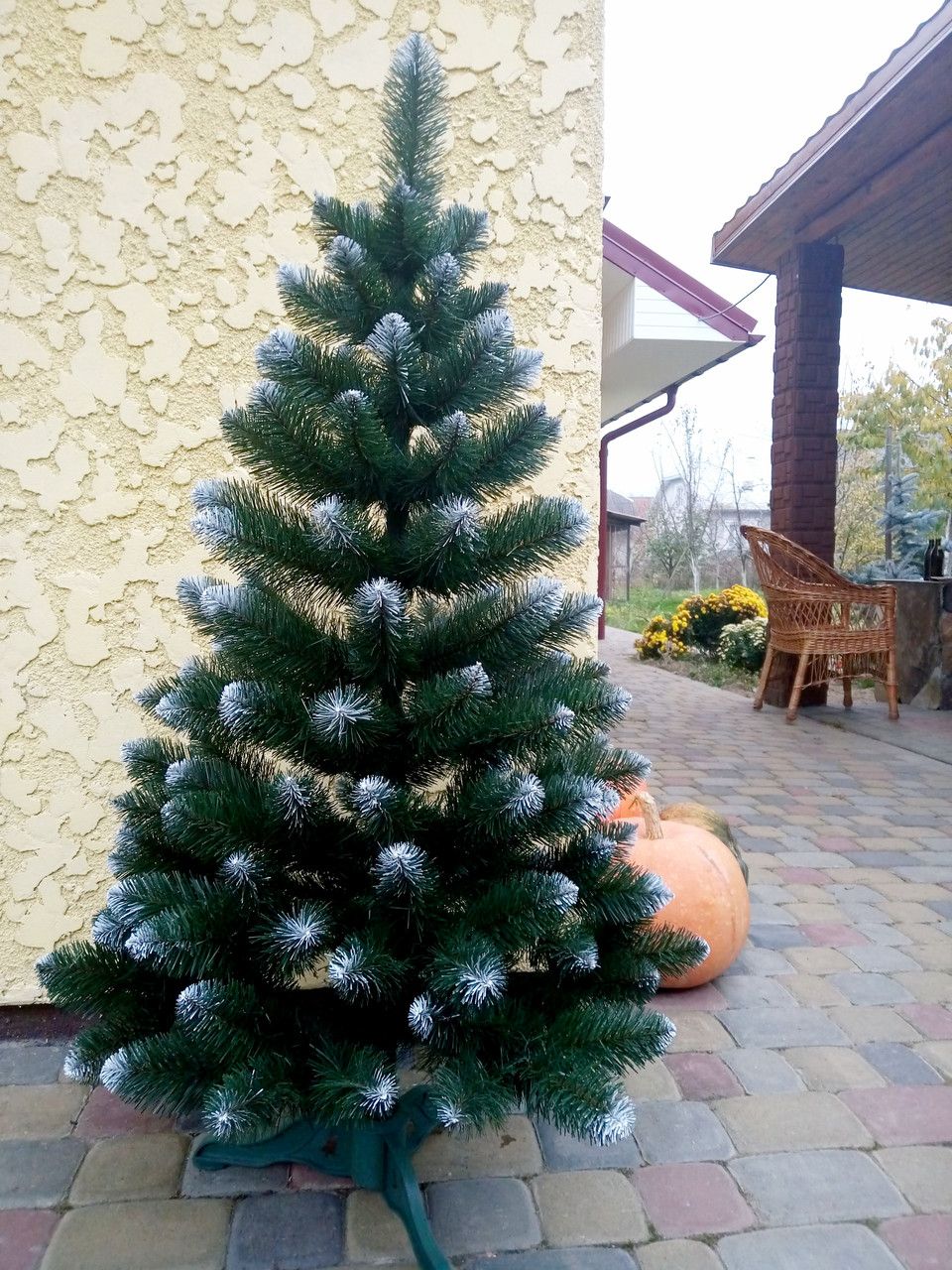 Ялинка штучна Снігова королева 1.5 м зелена з білими кінчиками, фото 1