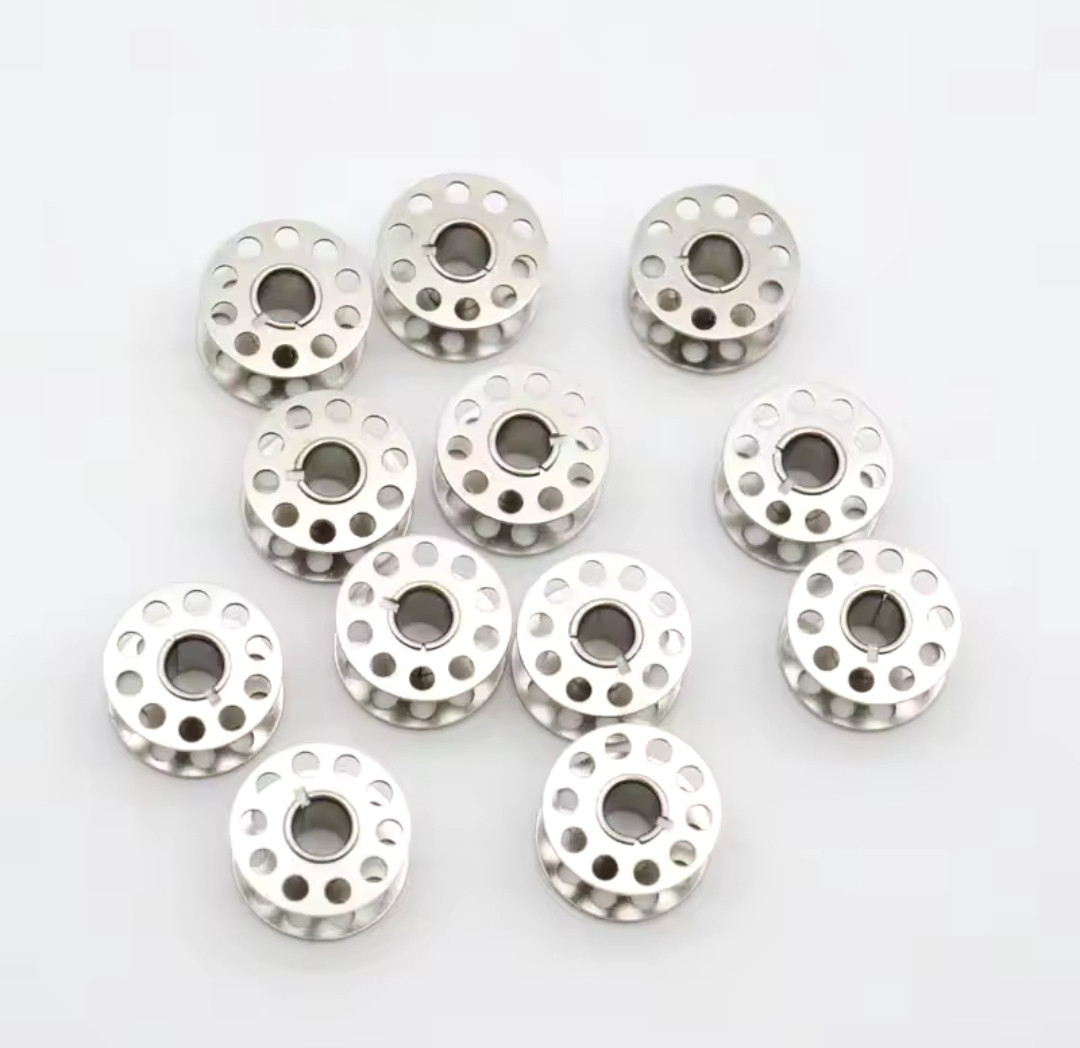 Шпульки для побутових швейних машин (20*11мм) металеві, перфорація (6417), фото 1