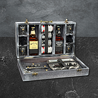 Набір подарунковий  в дерев'яному кейсі для віскі