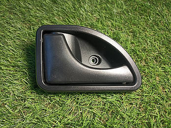 Ручка передня ліва внутрішня (8200285840) Renault Master 2003-2010