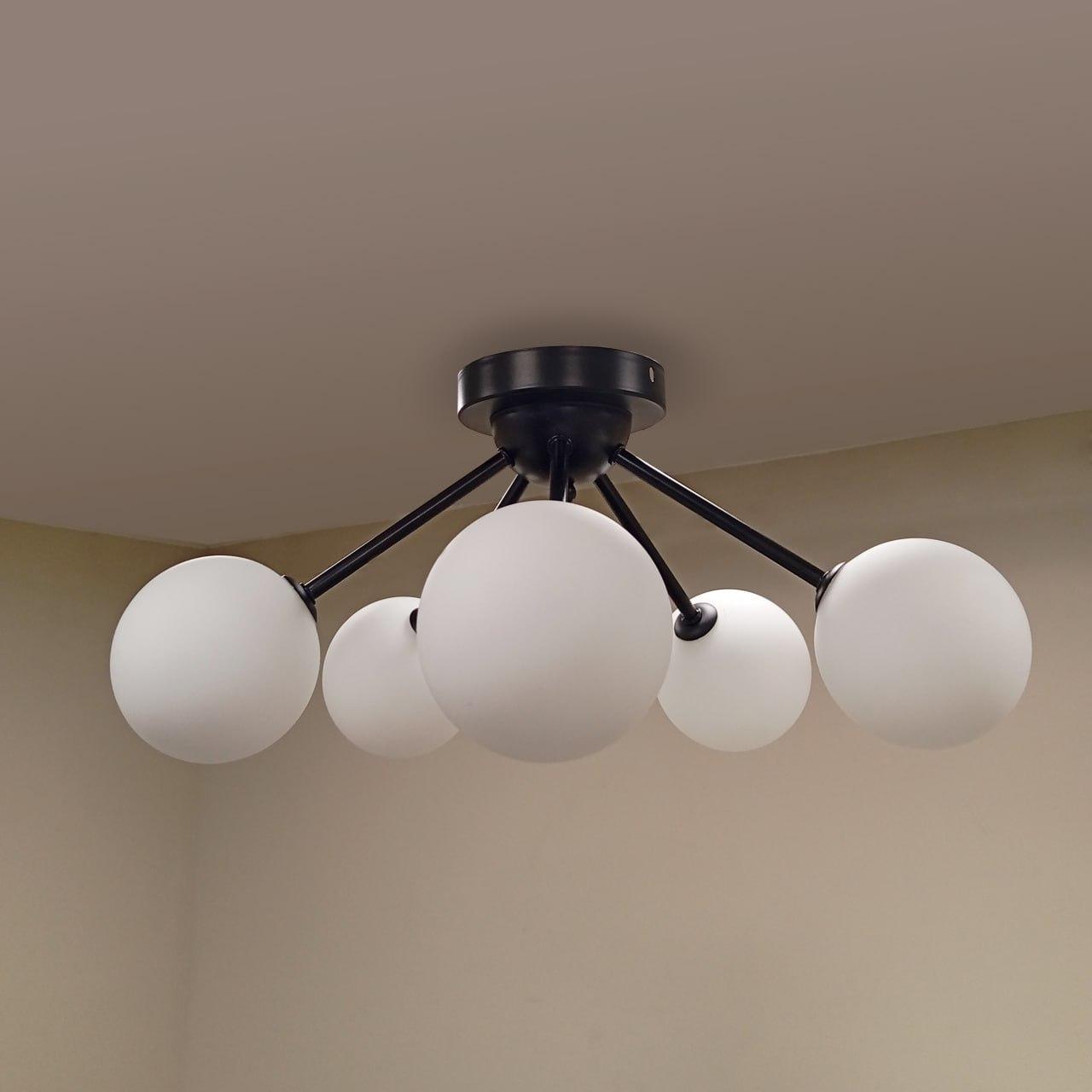 Чорна стельова люстра з білими кулями на 5 ламп Five-Light (61-X1005F-5 BK+WH (120))