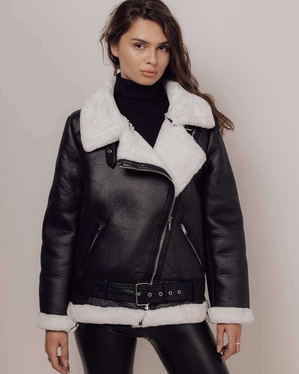 Дублянка жіноча 04 S чорна з білим хутром