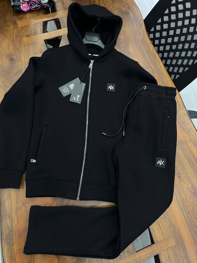 Мужской спортивный костюм Armani Мужской спортивный костюм Armani