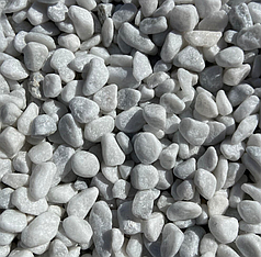 Галька белая Каррара пр-во Италия уп.25 кг фр 15-25 мм