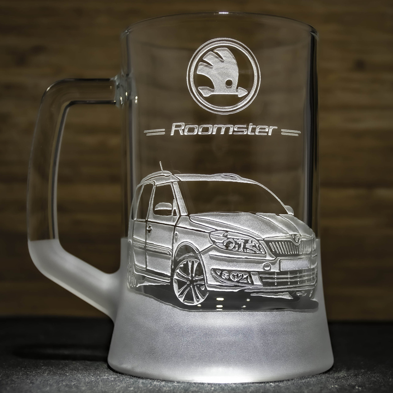 Сувенірний бокал для пива з гравіюванням Skoda Roomster Шкода Румстер - подарунок для автомобіліста