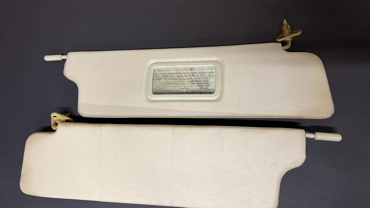 Козирок сонцезахисний 21213 жорсткий із дзеркалом (пара) 2-й сорт, після пожежі, фото 1