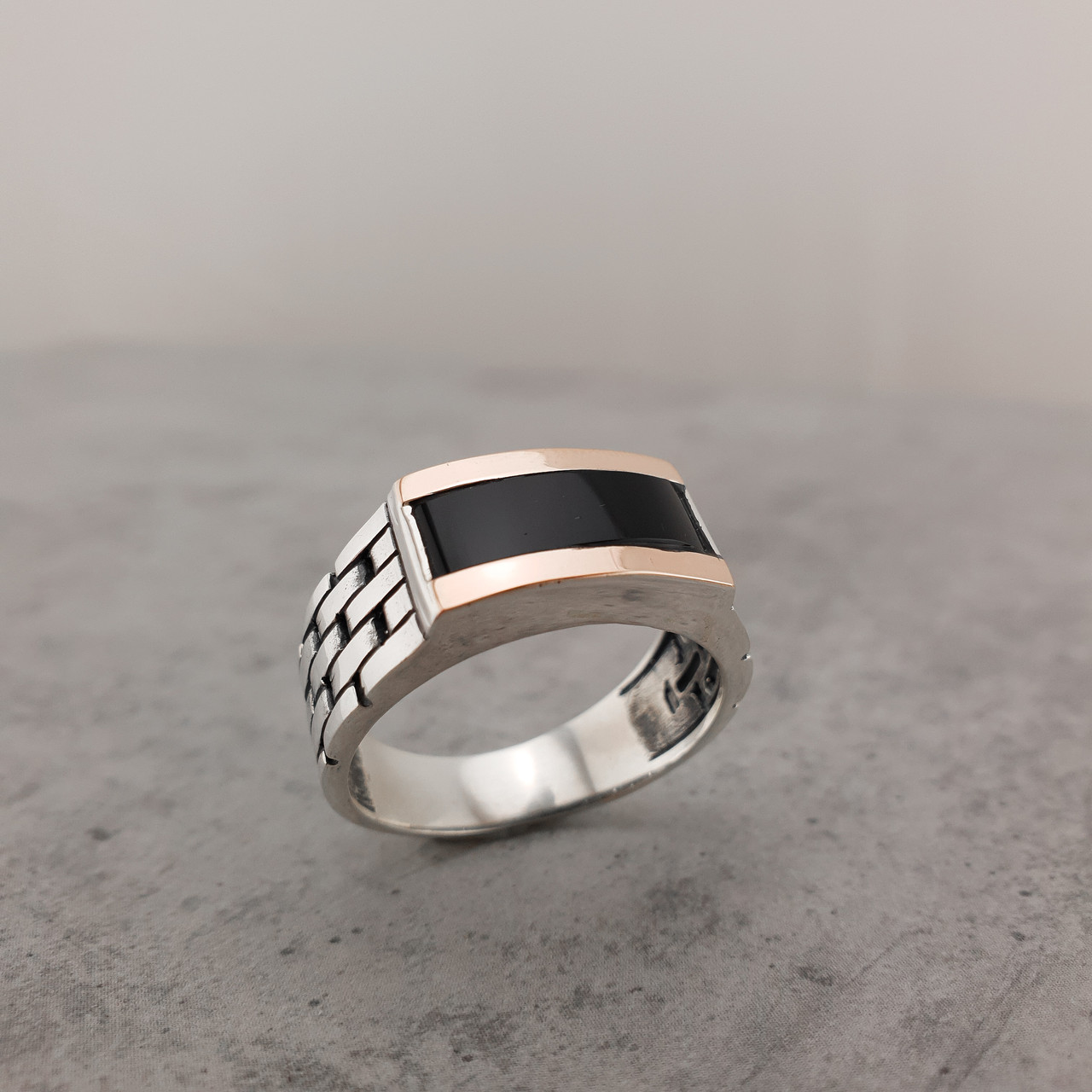 Чоловіча срібна печатка з золотом і чорним каменем. Перстень зі срібла з накладкою золота 375. 20 розмір, фото 1