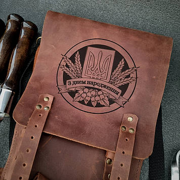 Гравірування на шкіряному чохлі