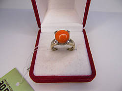 Золоте жіноче кільце з діамантом і коралом. Розмір 16,6