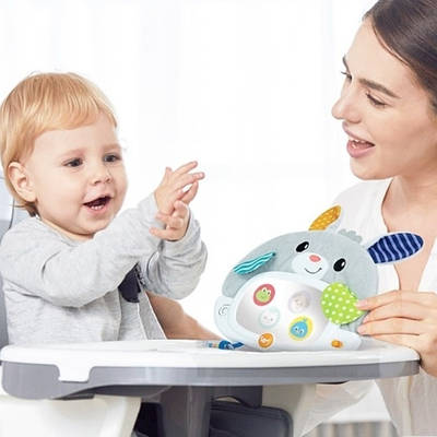 Дитяче розвиваюче інтерактивне брязкальце Зайчик гризунок підвіска на ліжечко мелодії звуки тварин світло