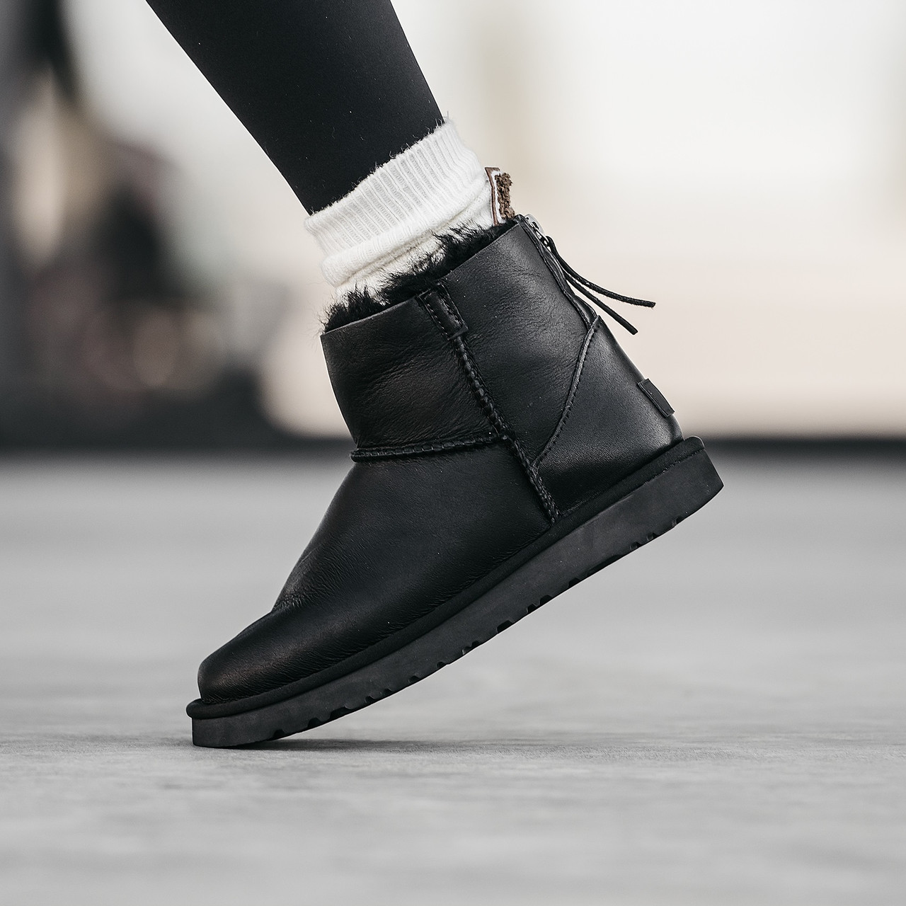 Зимові Жіночі Черевики UGG Classic Mini Zip Black / УГГ Класік Міні Зіп Чорні