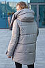 Стильна жіноча зимова куртка оверсайз з накладними кишенями та капюшоном, фото 3