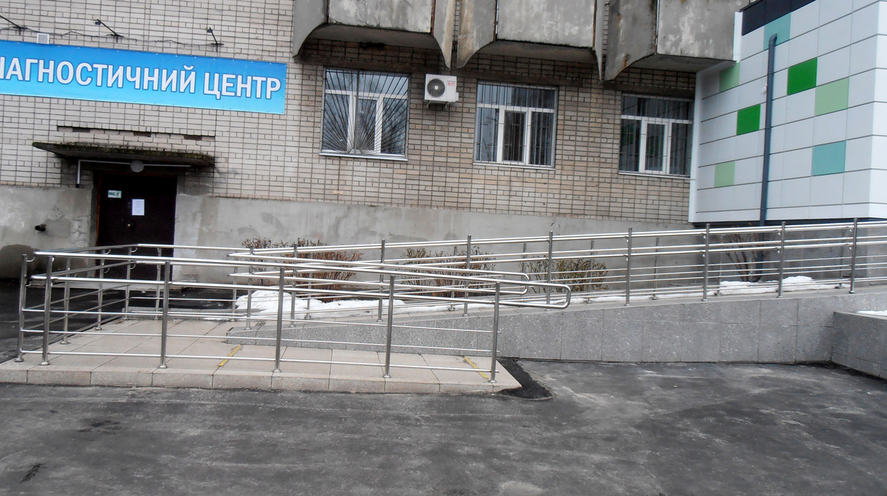 Огородження пандуса з нержавіючої сталі AISI 304, поручень Ø 42 мм, стійка Ø 42 мм, 3 ригелі Ø16 мм, Київ