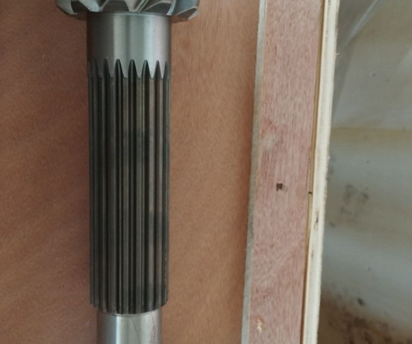 Приводний вал-шестерня заднього диференціала 1204-1.38D.104 240100154647