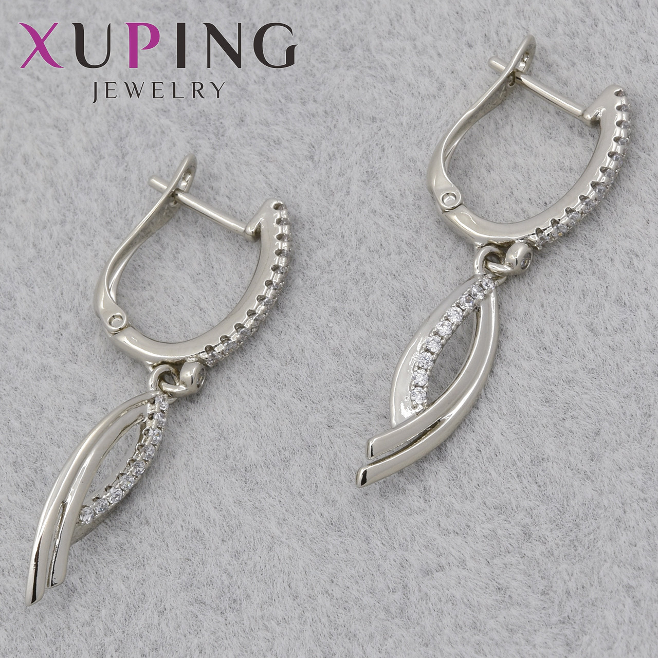 Серёжки женские серебристые фирма Xuping Jewelry родий английская застёжка крученные с стразами 35х2 мм