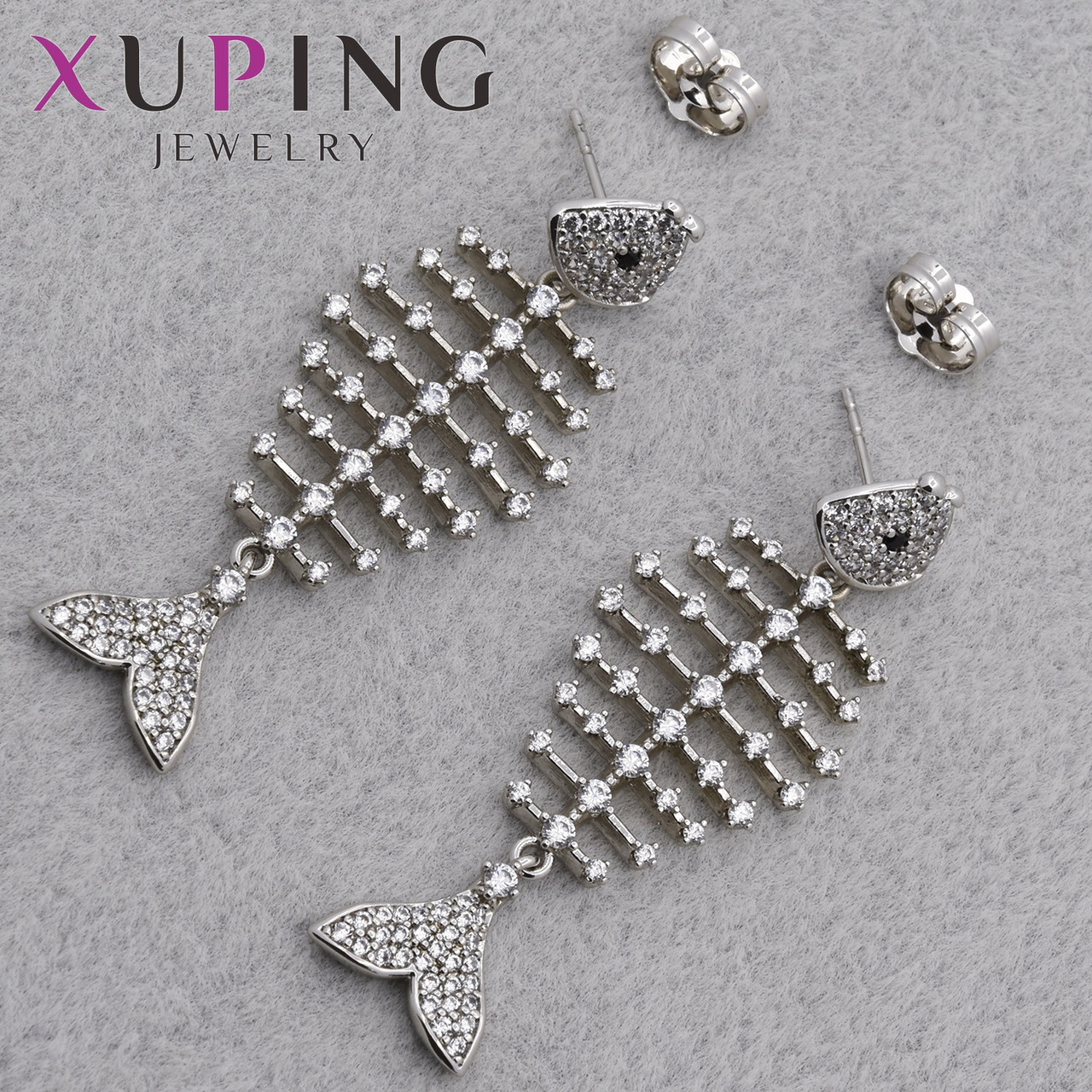 Серёжки гвоздик застежка сребристого цвета Xuping Jewelry покрыты родием скелеты рыбки со стразами 50х17 мм
