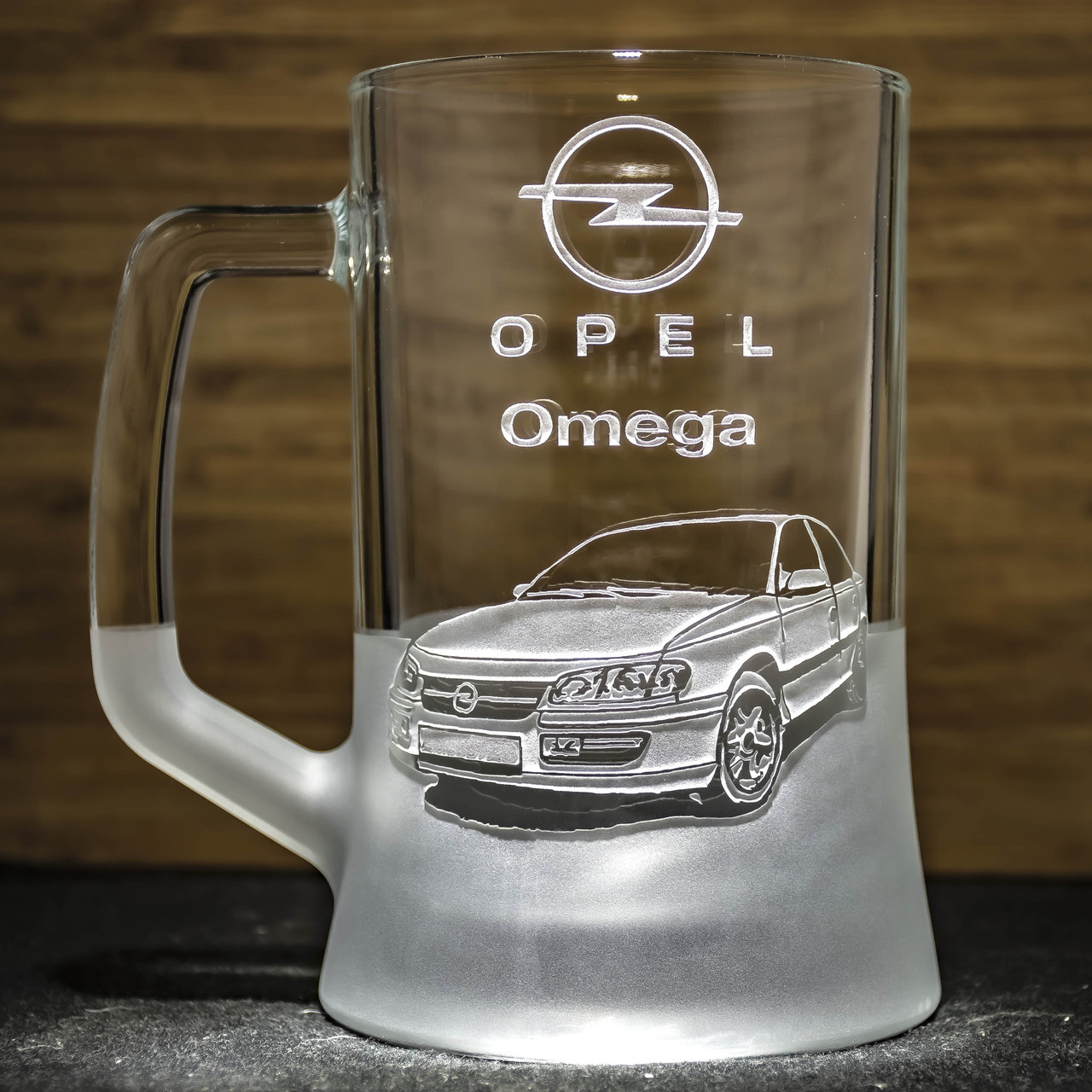 Пивний келих з гравіюванням автомобіля Opel Omega Опель Омега - подарунок для автомобіліста, фото 1