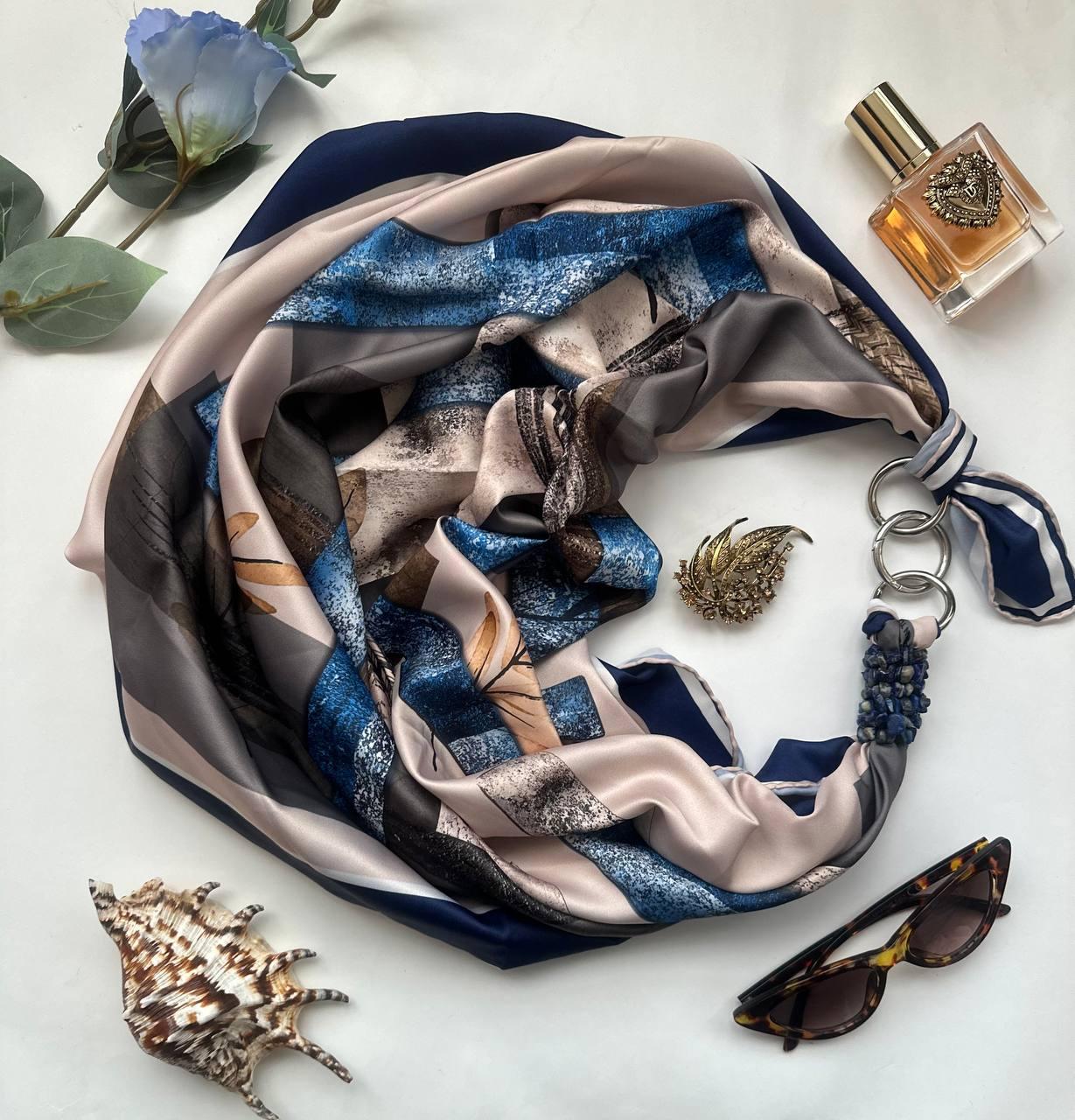 Дизайнерська хустка "Королівський сапфір" від бренда My Scarf, прикрашена натуральним каменем содалит