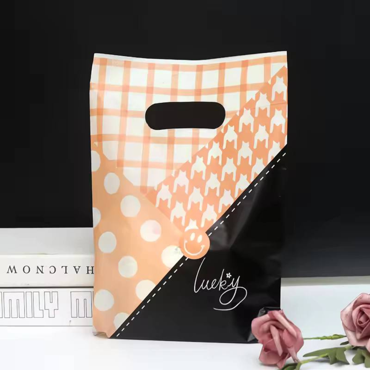 Пакет з прорізною ручкою тип банан 35x45 см 100 шт пакети поліетиленові банан, фото 1