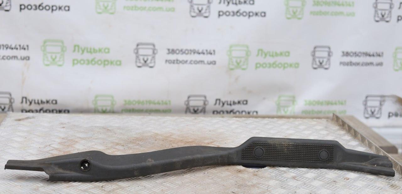 Поріг в кабіні (пластиковий) б/в VOLVO FM (21621858, 21621866) оригінал