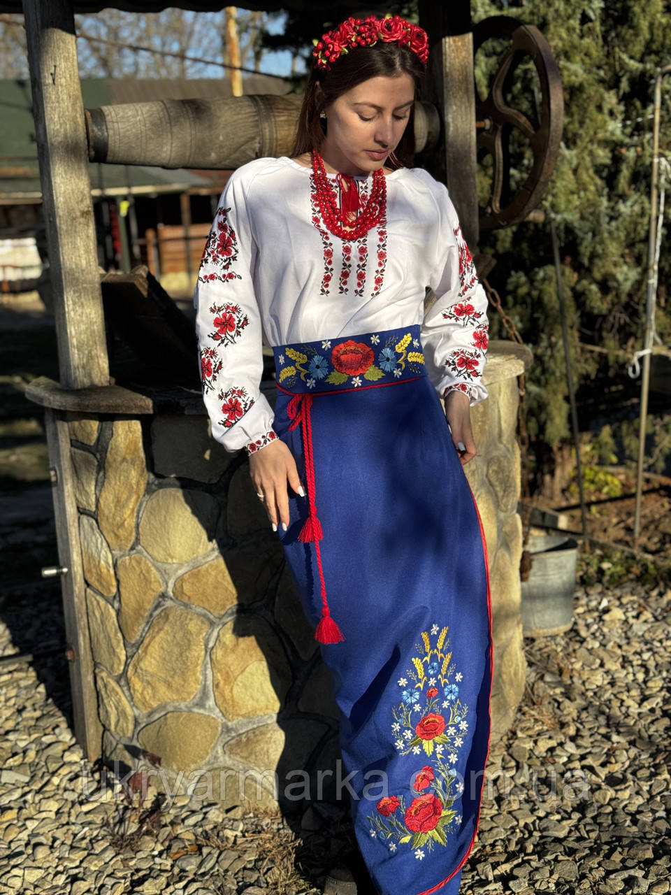 Український жіночий костюм з вишиванкою "Букет України"
