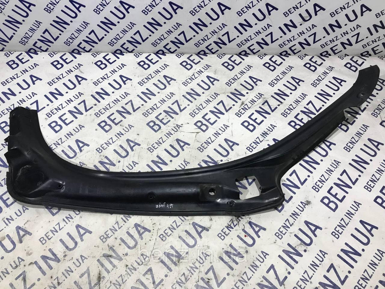 Накладка проїма багажника права Mercedes W164 A1646932033, фото 1