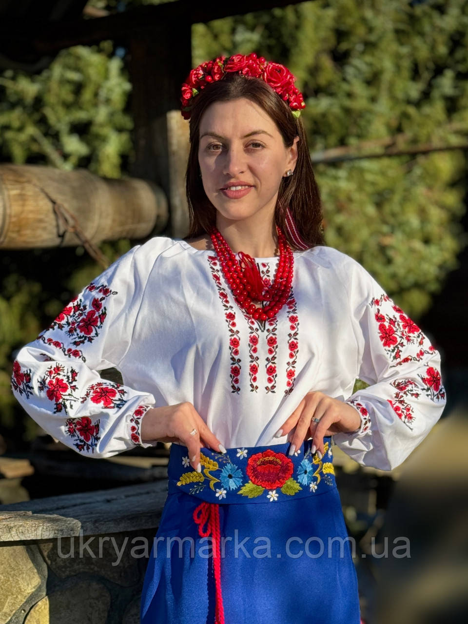 Традиційна жіноча вишиванка "Дарниця" у стилі Київщини і Слобожанщини