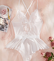 Прозора мережива жіноча піжама шортиками білого кольору