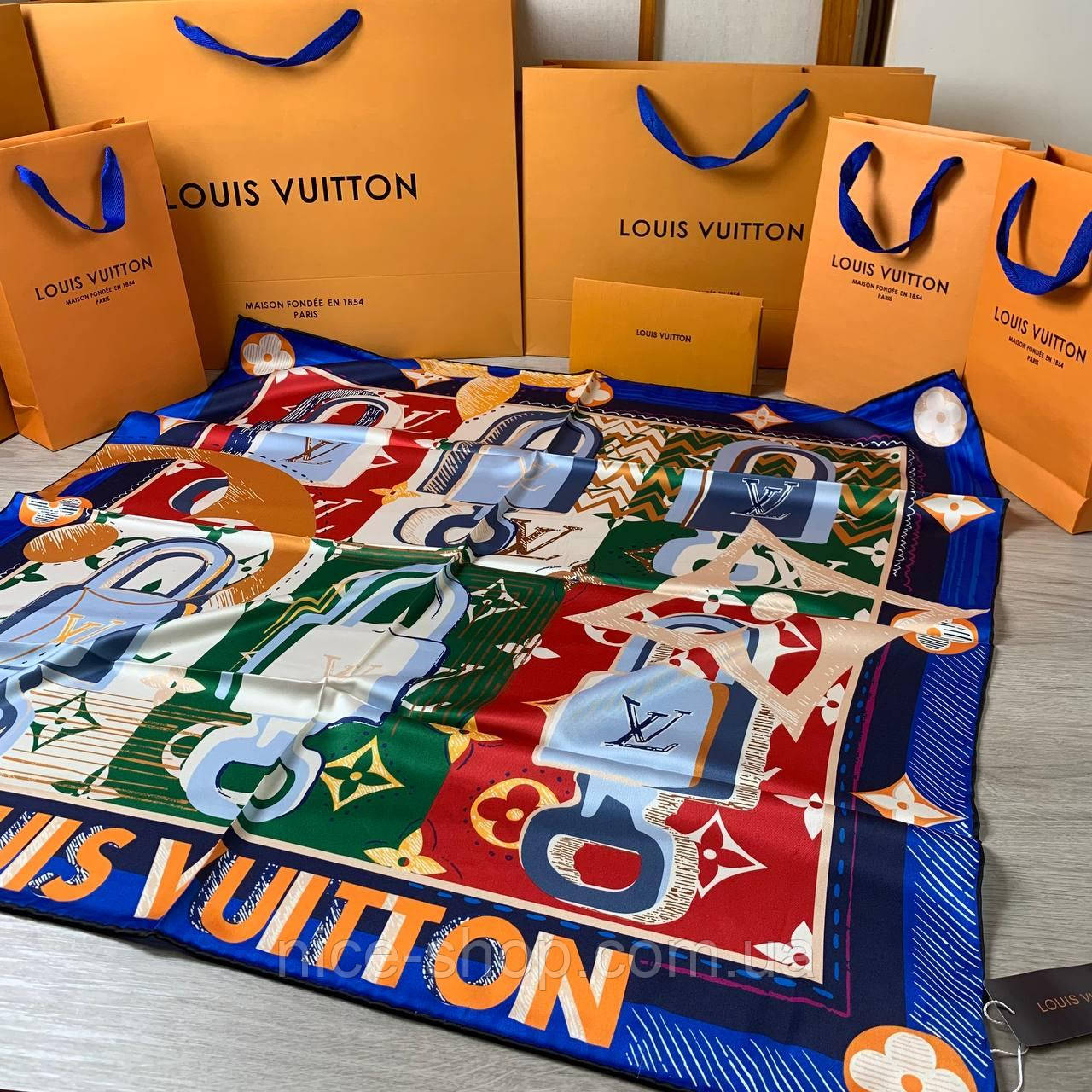 Хустка Louis Vuitton шовкова з ручною підшивкою