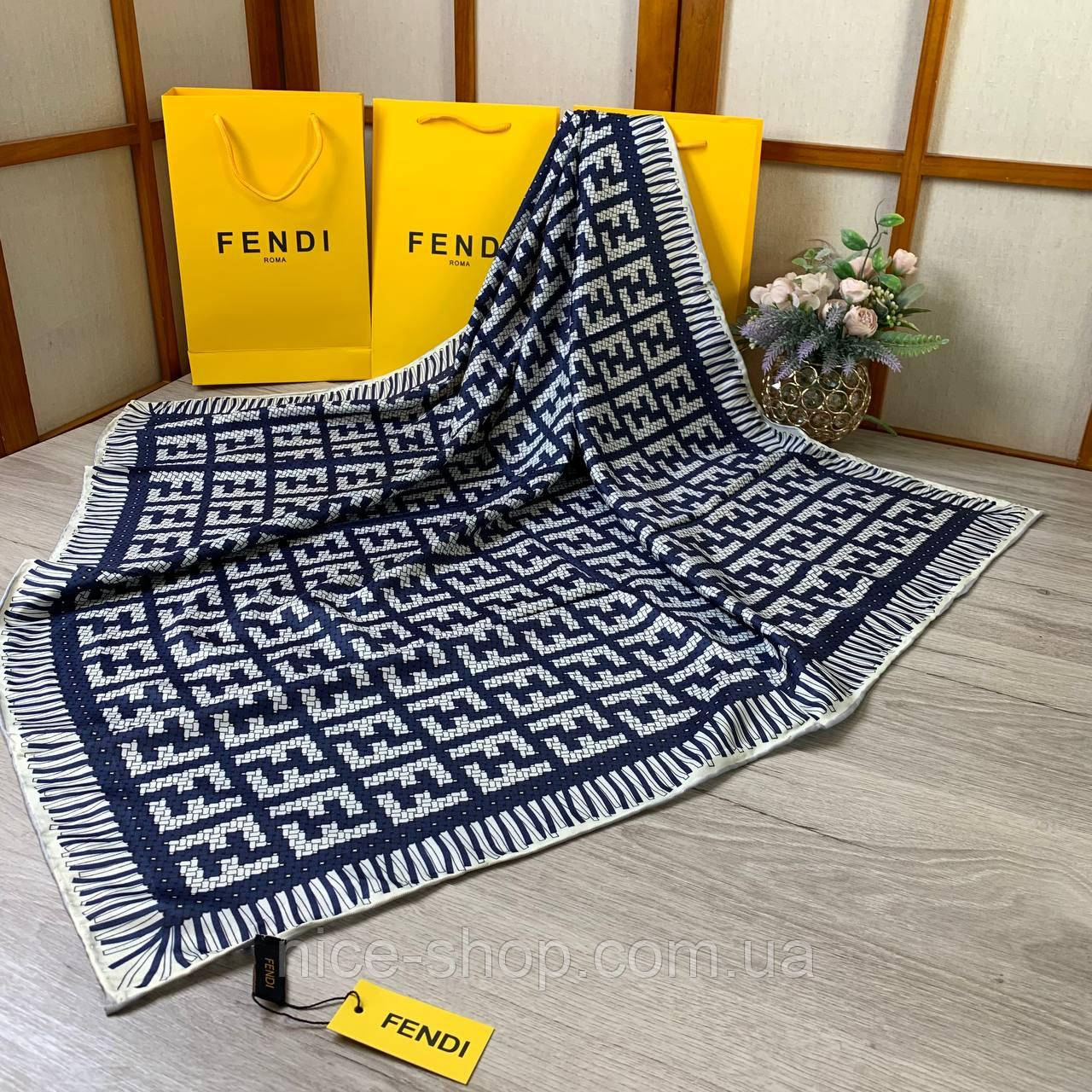 Хустка Fendi з ручною підшивкою