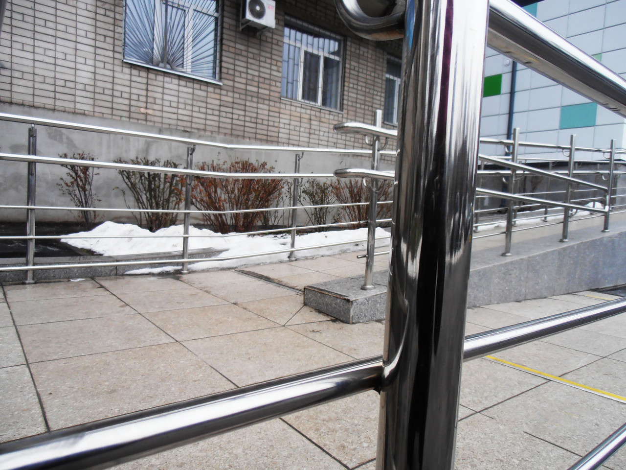 Огородження пандуса з нержавіючої сталі AISI 304, поручень Ø 38 мм, стійка Ø32 мм, 3 ригелі Ø12 мм, Трускавець