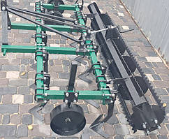 Стрільчатий культиватор з котком 1,8м передпосівний до трактора (пряма жорстка стійка, 11 стрільчатих лап в 2 ряди)