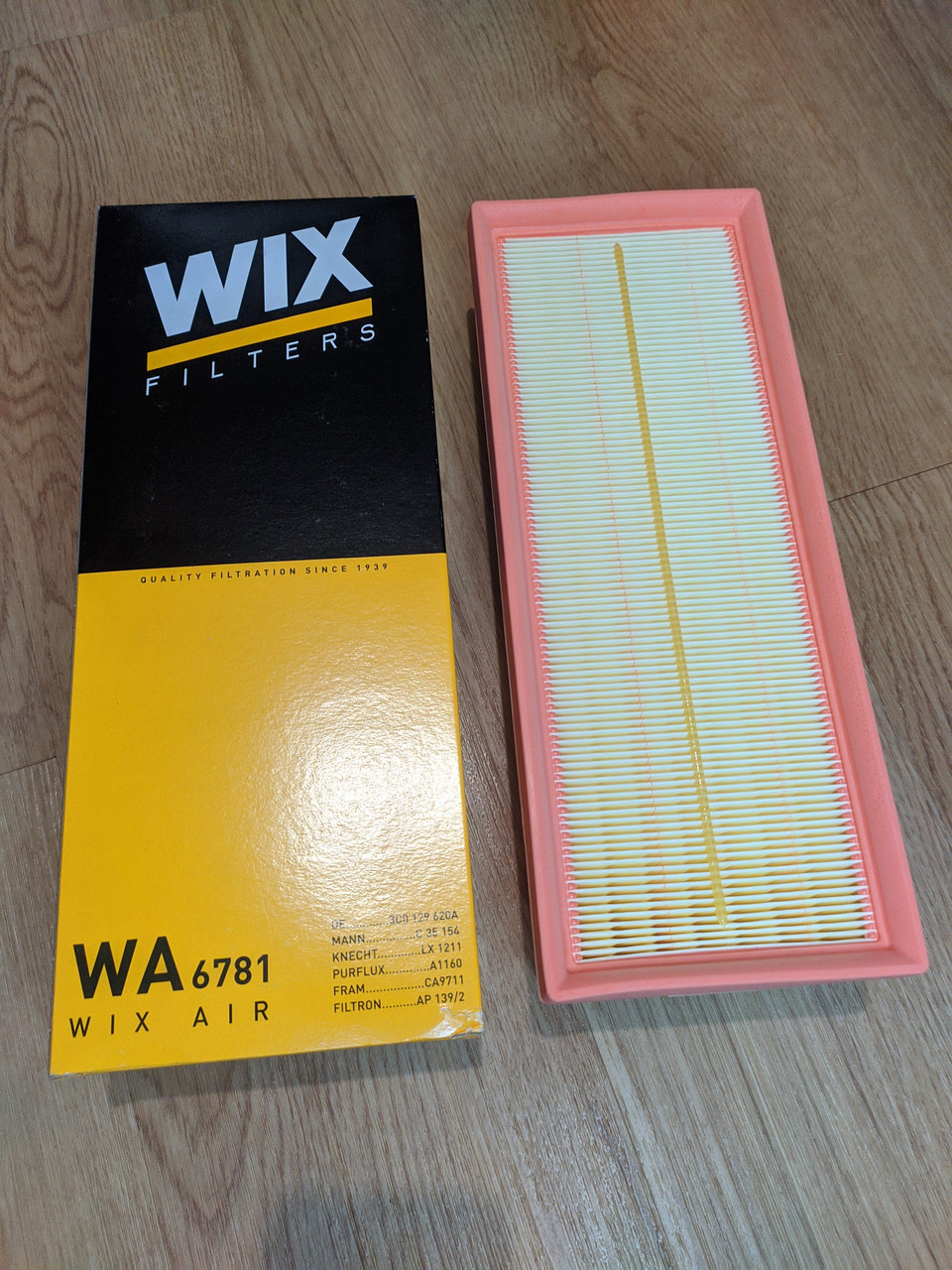 Повітряний фільтр VOLKSWAGEN GOLF 5 (Фольцваген Гольф 5) 2005 ->2009 1.9, 2.0 TDI (пр-во WIX WA6781)