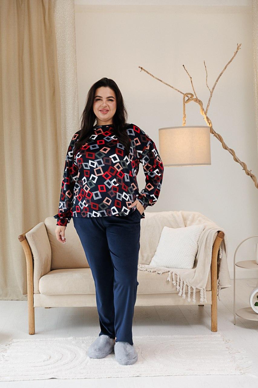 Жіночий хатній брючний костюм темно-синього кольору з принтом Кольорові ромби 56, фото 1