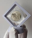 Пам`ятна медаль монета Місто героїв - Херсон на подарунковій підставці, фото 2