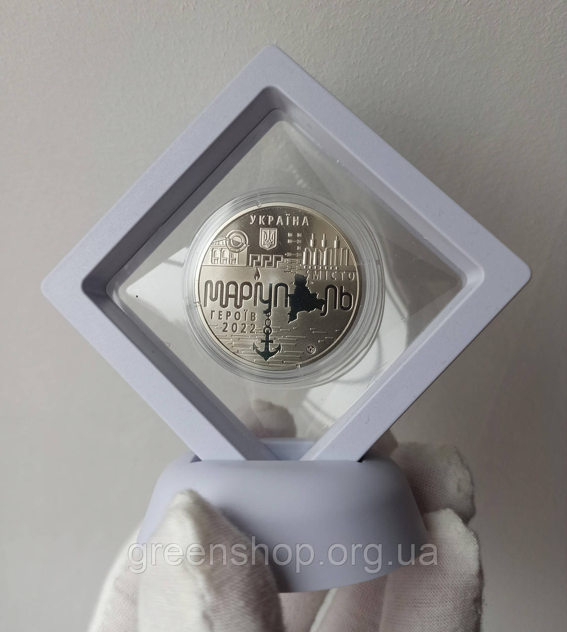 Пам'ятна медаль монета Місто-героїв - Маріуполь на подарунковій підставці