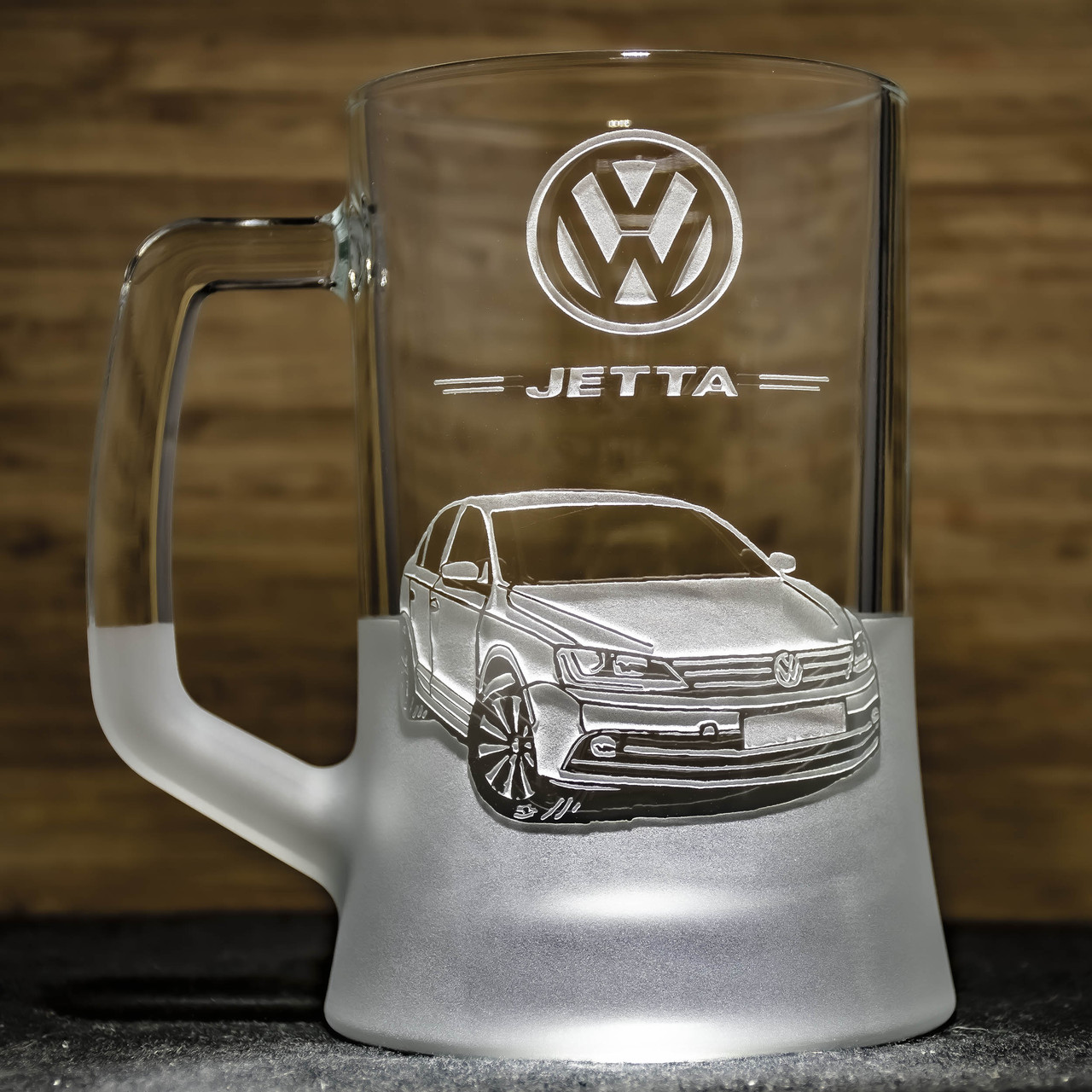 Пивний келих з гравіюванням автомобіля Volkswagen Jetta Фольксваген Джетта - подарунок для автомобіліста, фото 1