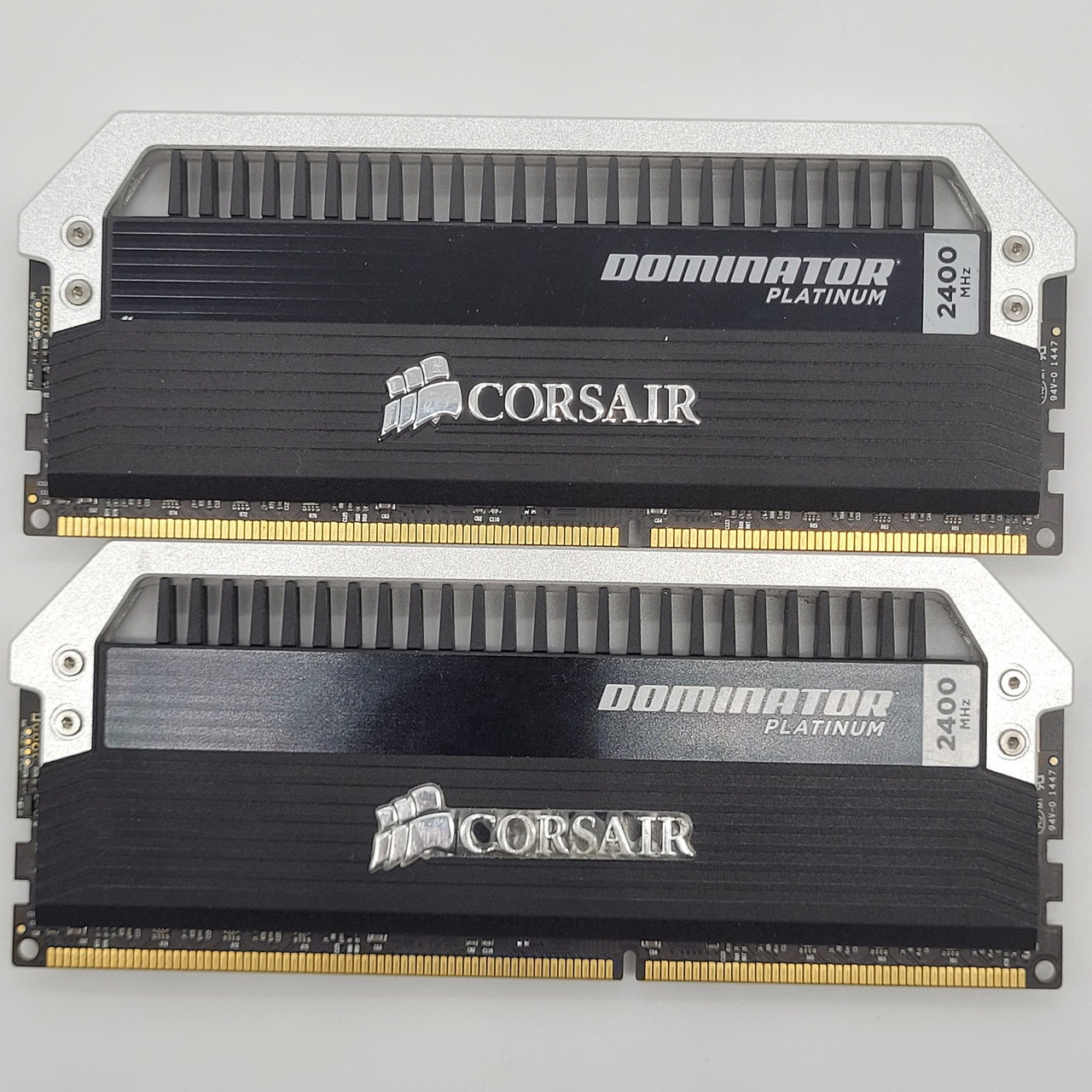 Комплект оперативної пам'яті Corsair Dominator DDR3 16Gb (2x8Gb) 2400MHz PC3-19200U 2R8 CL11 (CMD16GX3M2A2400C11) Б/В