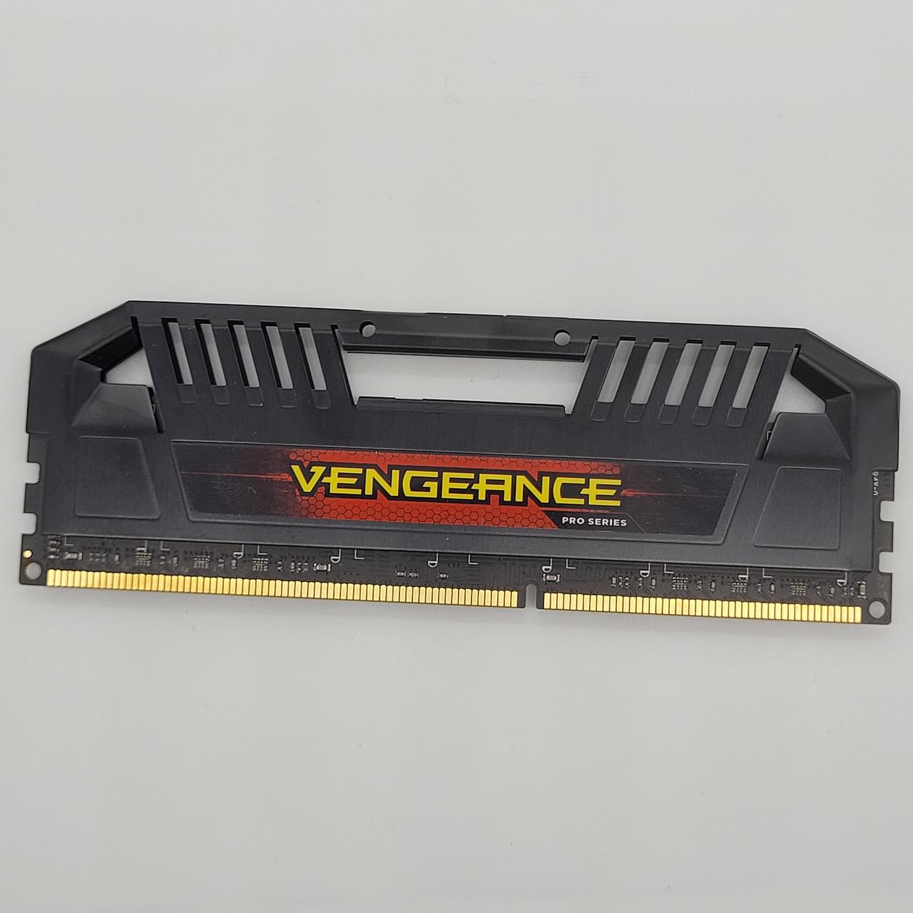 Ігрова оперативна пам'ять Corsair Vengeance DDR3 8Gb 2400MHz 19200U 2R8 CL11 (CMY16GX3M2A2400C11R) Б/В