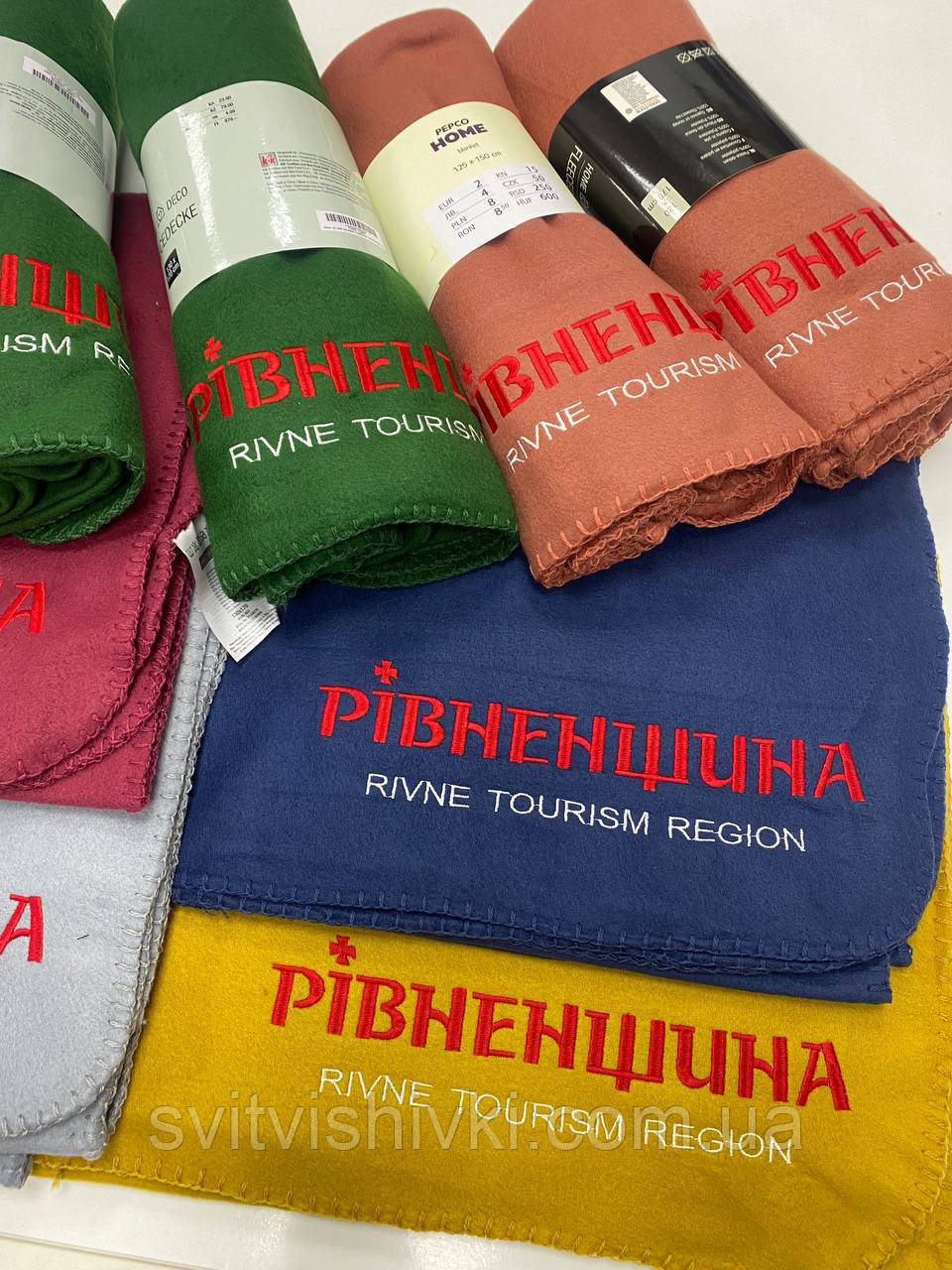 Послуга вишивки нарушниках та текстилі